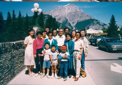 宁院士在1993.6.12访问加拿大卡尔加里时与武汉测绘科技大学去的